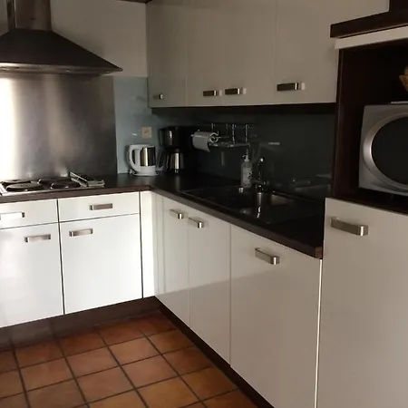 Knus Huisje-Op-De-Heuvel